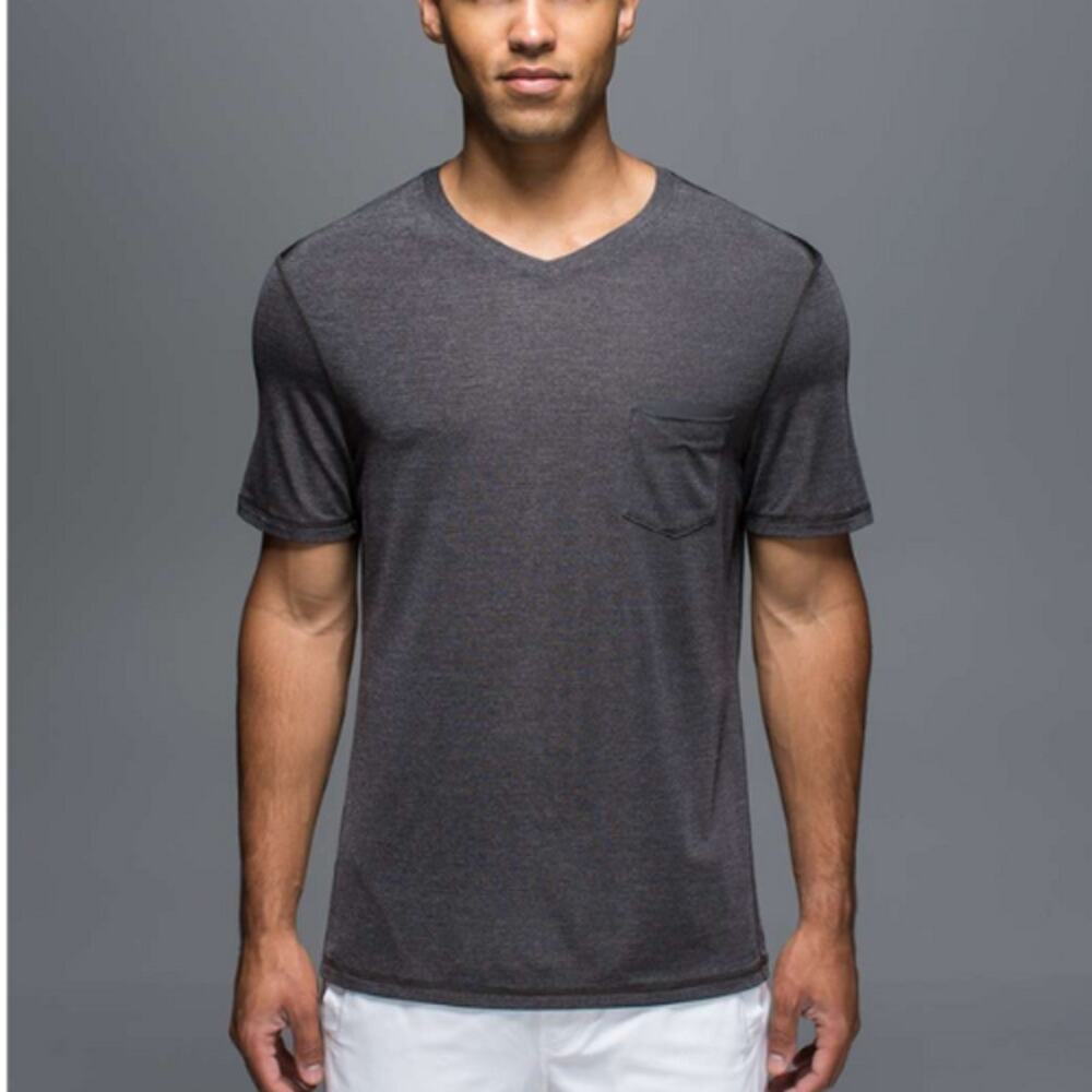 Lululemon Mens Athleisure Active Up Front Short Sleeve V-Neck Pocket Tee T-Shirt